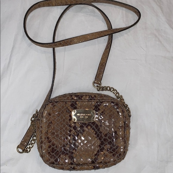 Michael Kors Handbags - Michael Kors Crossbody